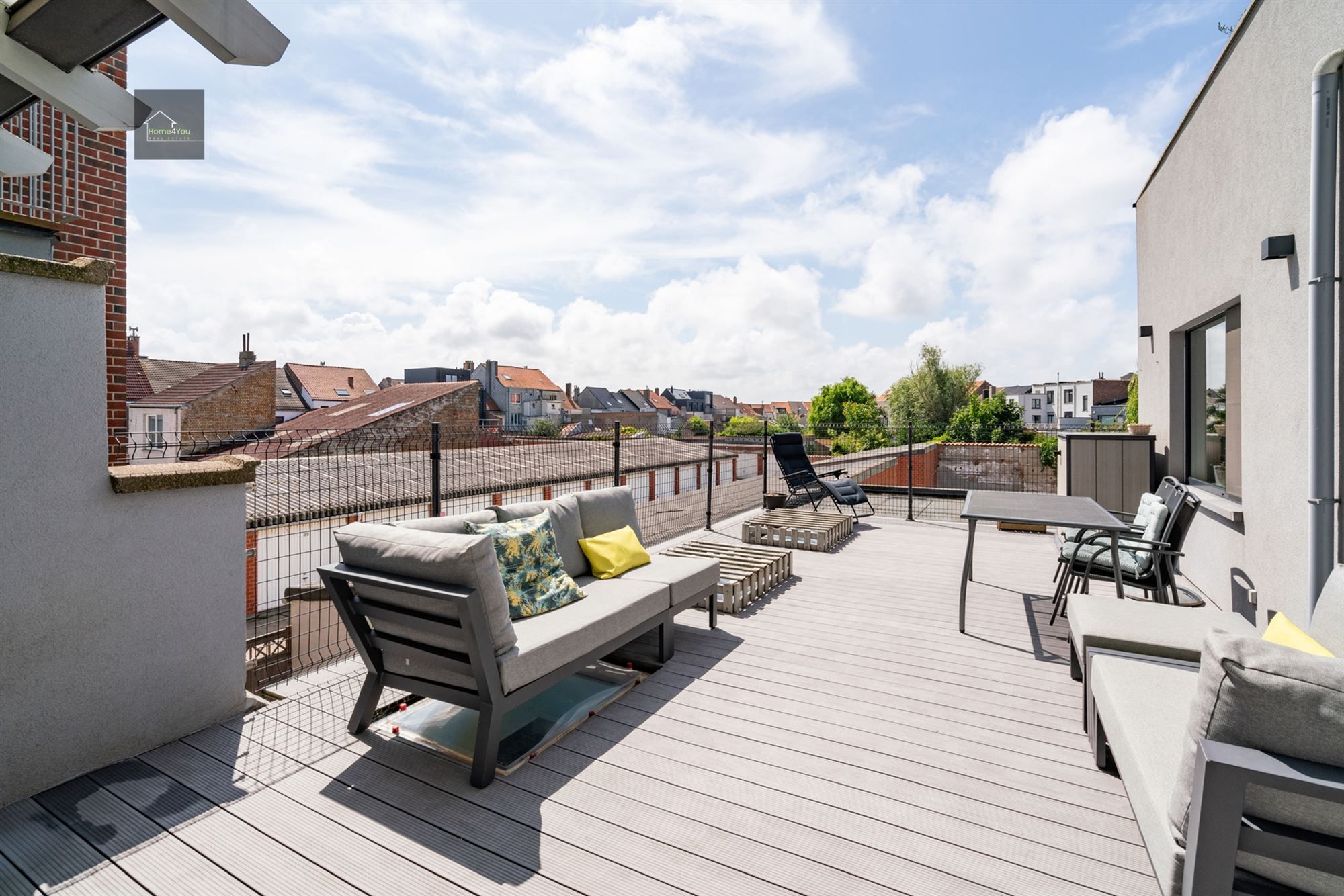 Ruim instapklaar appartement met groot Zuid-gericht terras! foto 9