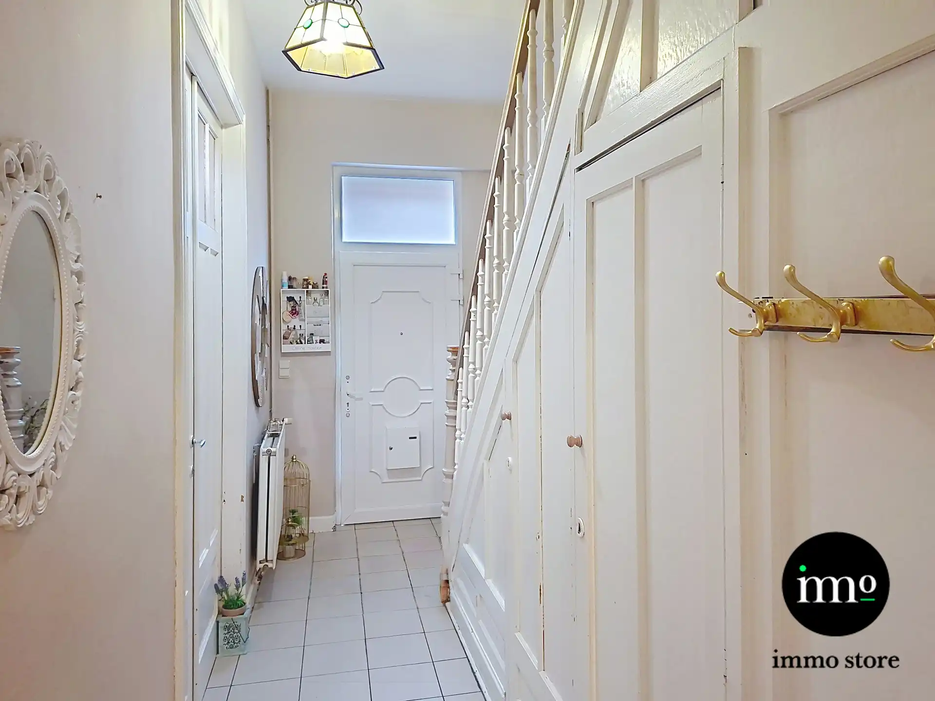 Ruime woning met 4 slpk en veel potentieel foto 2