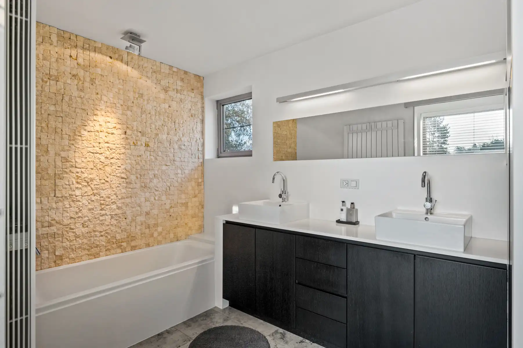 Moderne villa in een doodlopende straat vlakbij het centrum foto 16