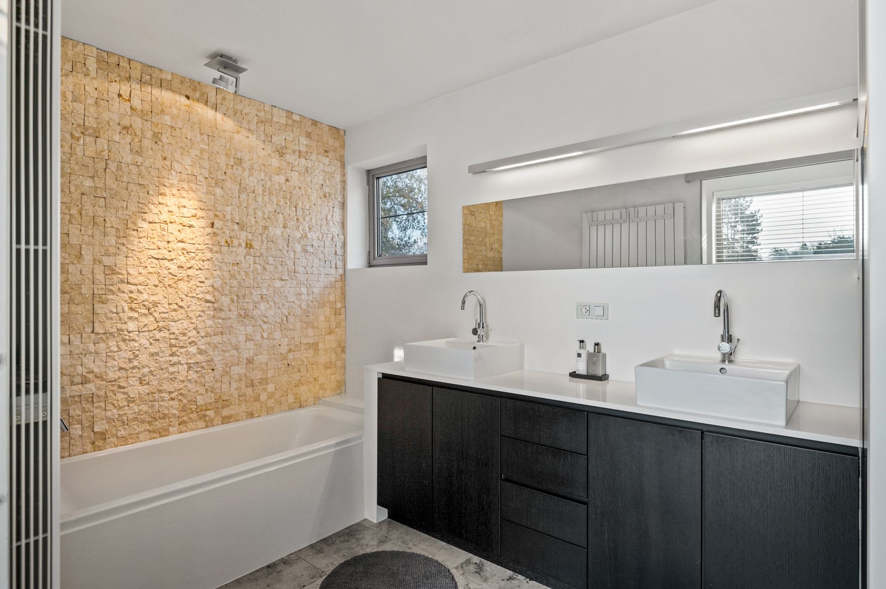 Moderne villa in een doodlopende straat vlakbij het centrum foto 16