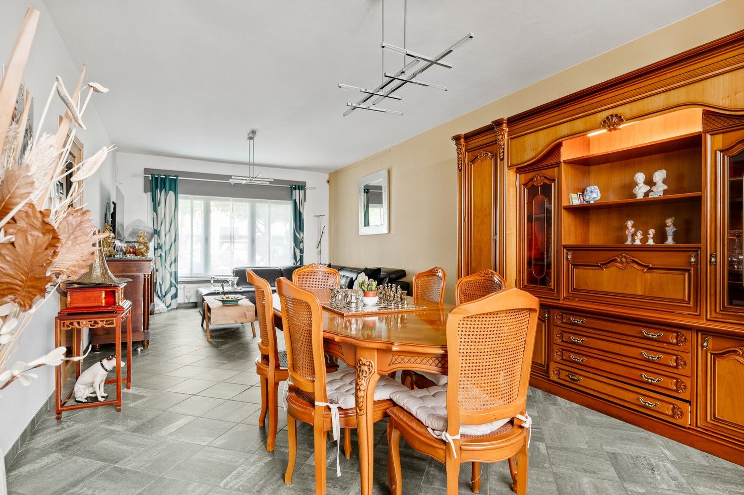 Ruime woning met 5 slaapkamers en tuin te Schoten! foto 3