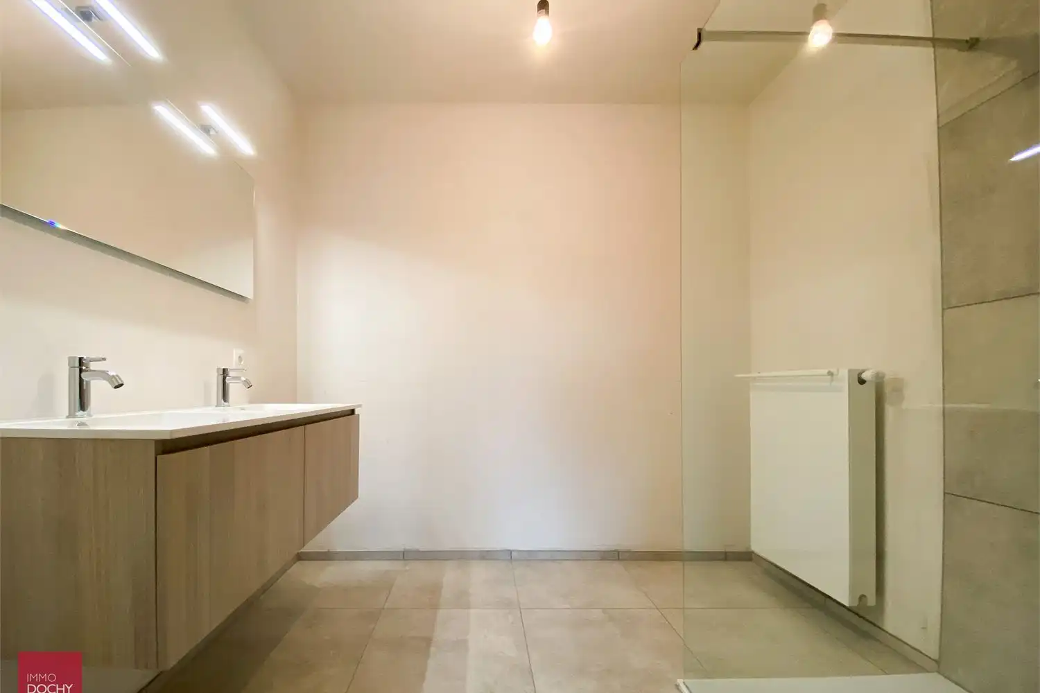 Recent GESCHILDERD  appartement in centrum Deerlijk | St Amandusstraat foto 10