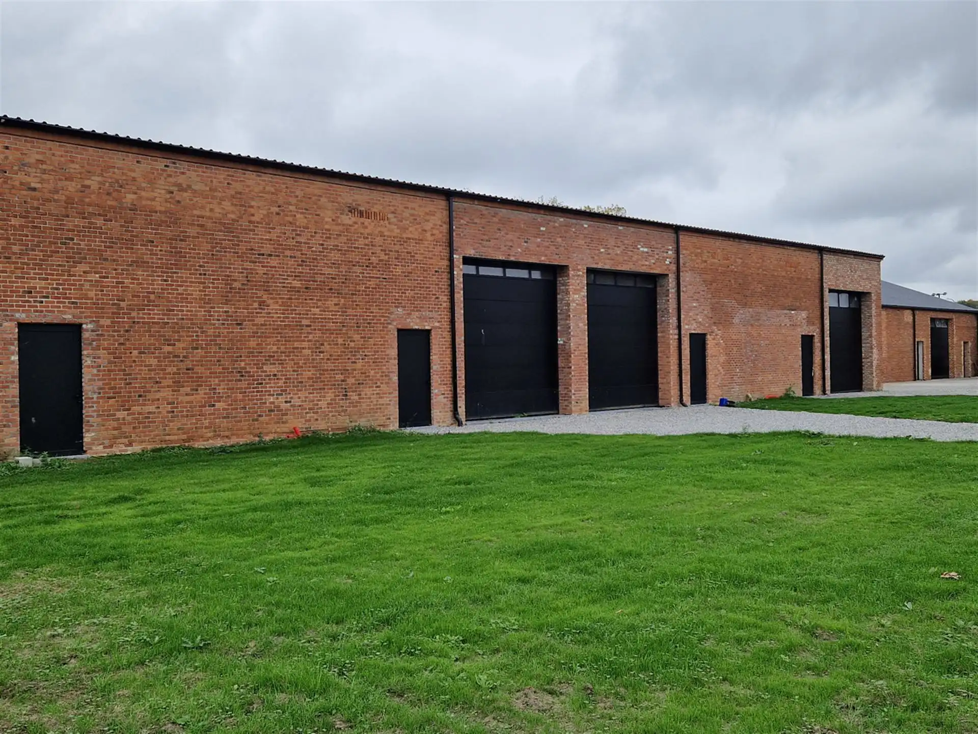 Magazijn / KMO Werkplaats met voorliggende Bouwgrond te Booischot foto 4
