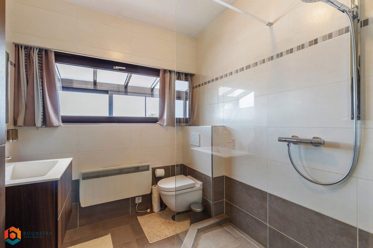 Instapklare woning met garage op sublieme locatie foto 16