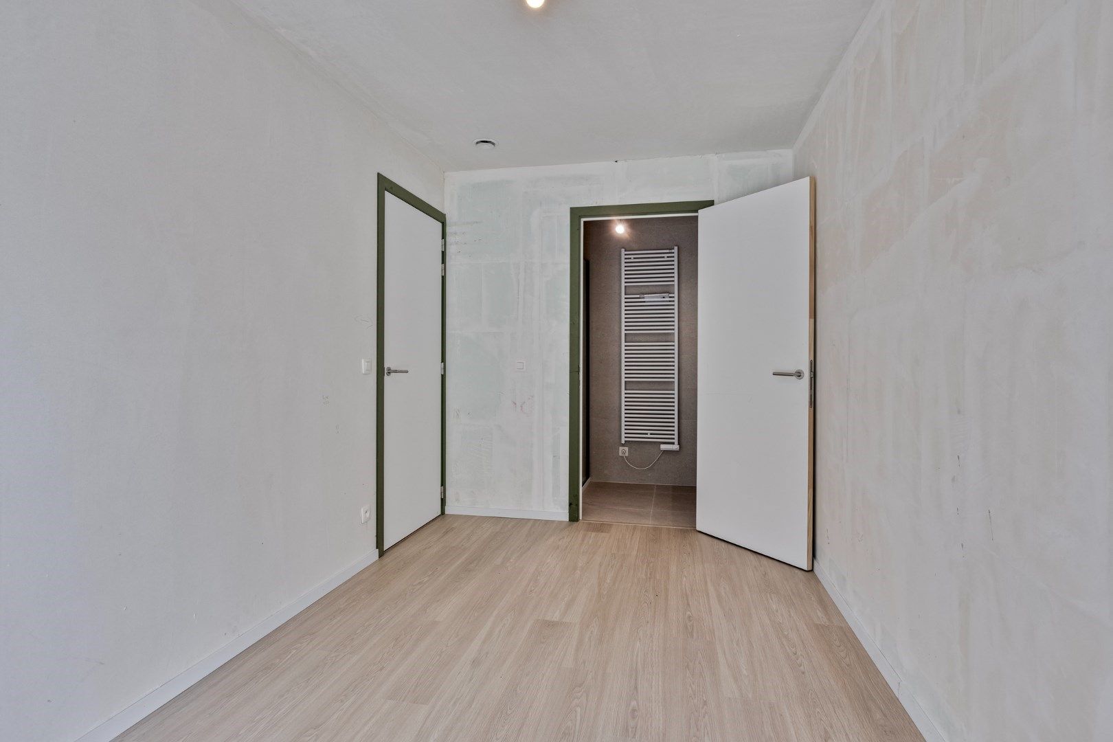 Luxueus gelijkvloers 3-slaapkamerappartement met tuin en terras! 6% BTW mogelijk  foto 17