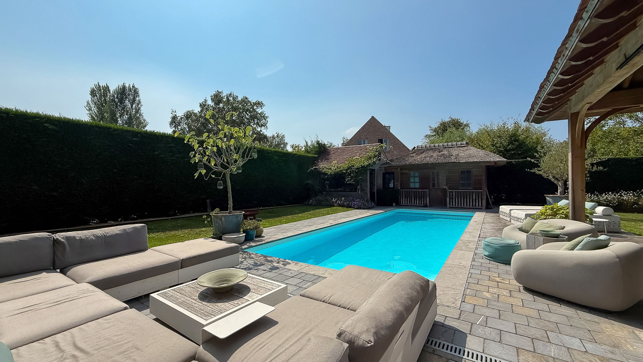 Exclusieve villa met zwembad, gelegen in een groene omgeving foto 19