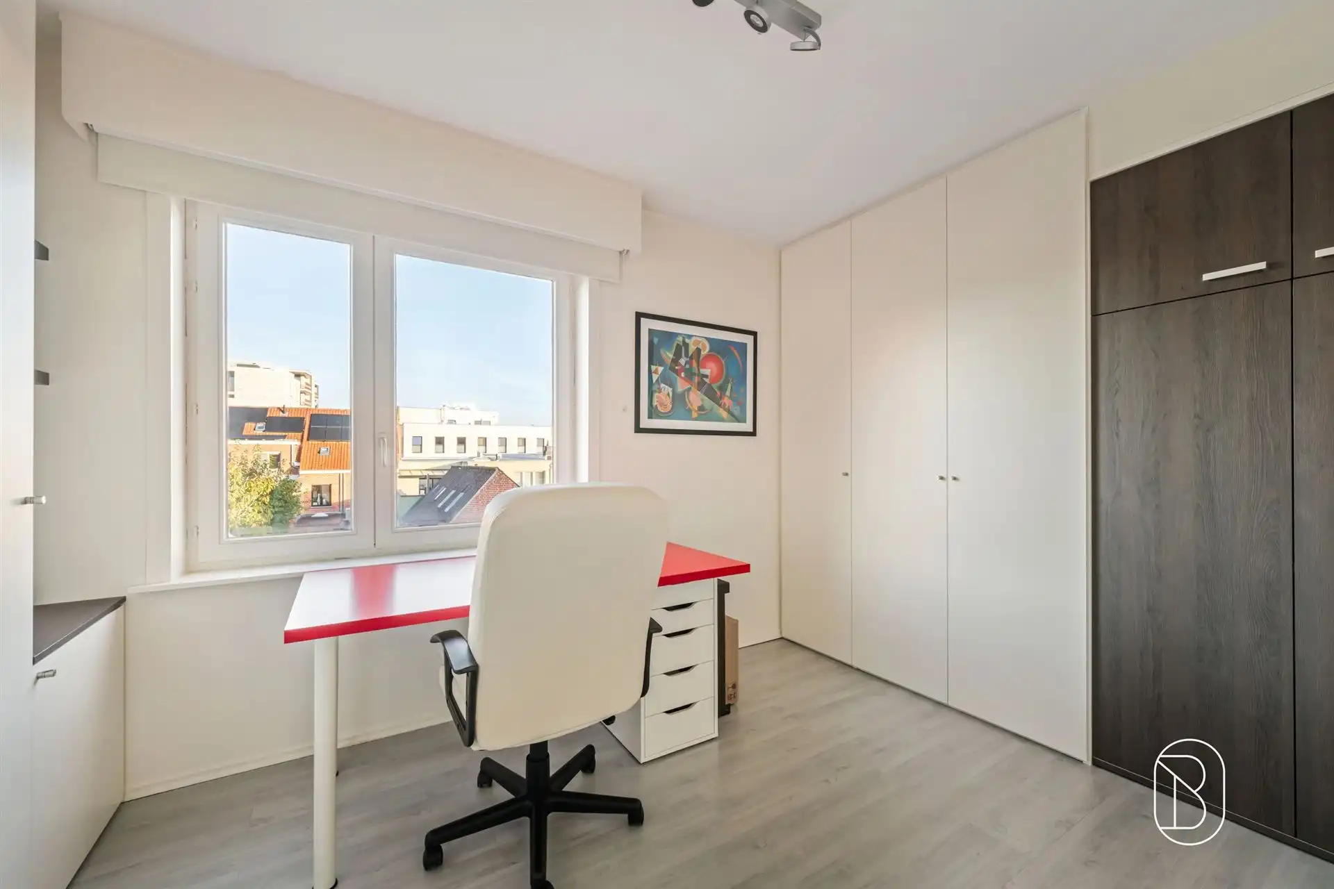Verzorgd appartement met 2 slk & garage in centrum Kortrijk! foto 6