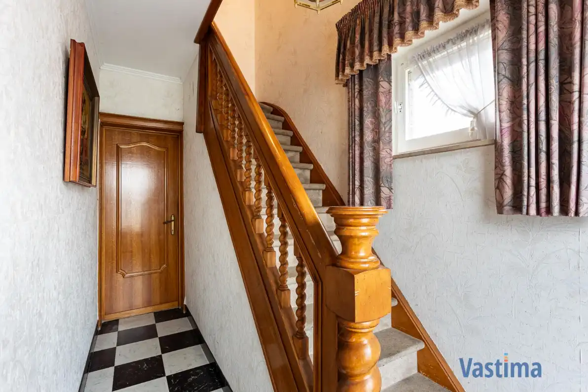 Woning met loods en grote tuin foto 7