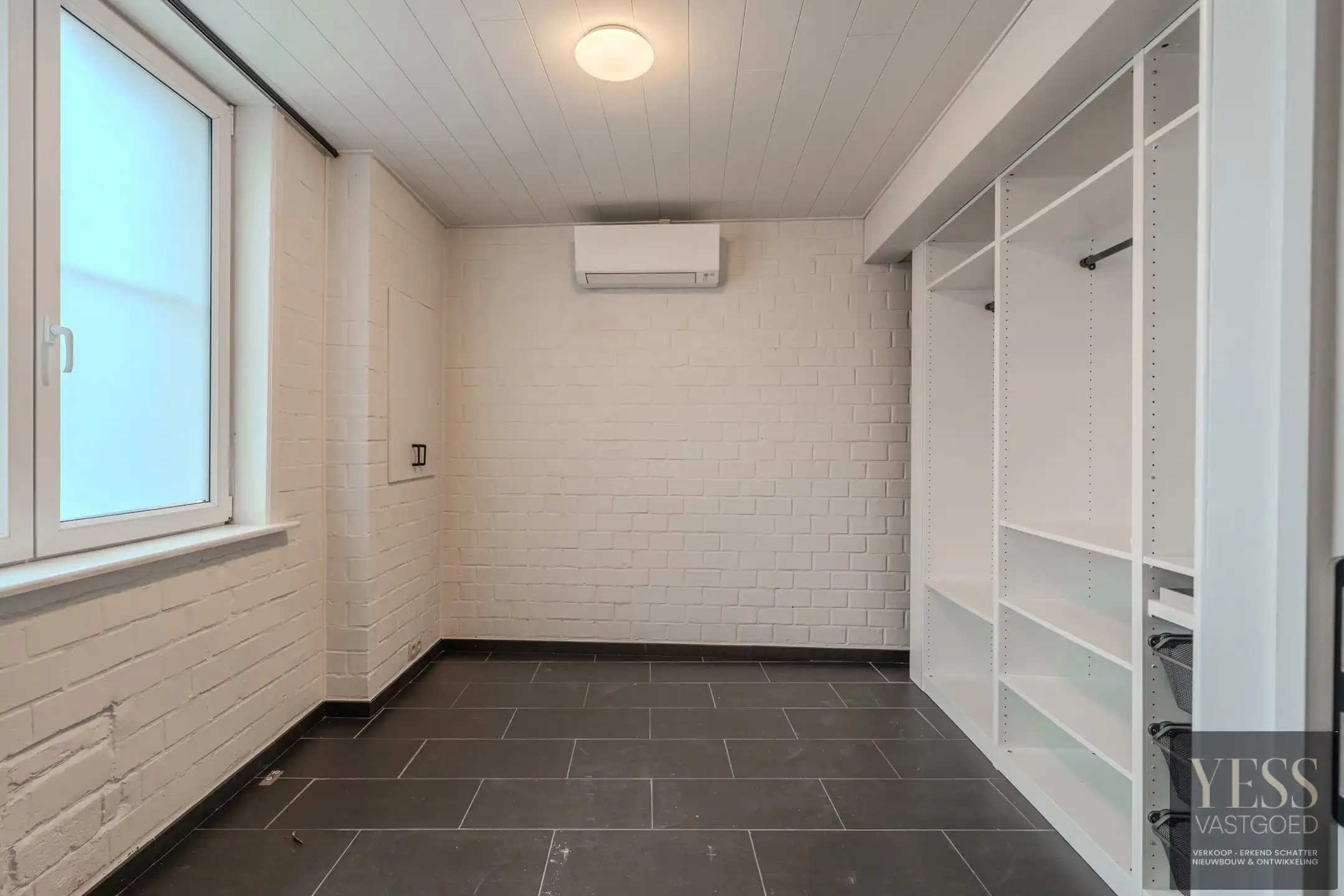 Instapklaar gelijkvloers appartement met terras/tuintje foto 8