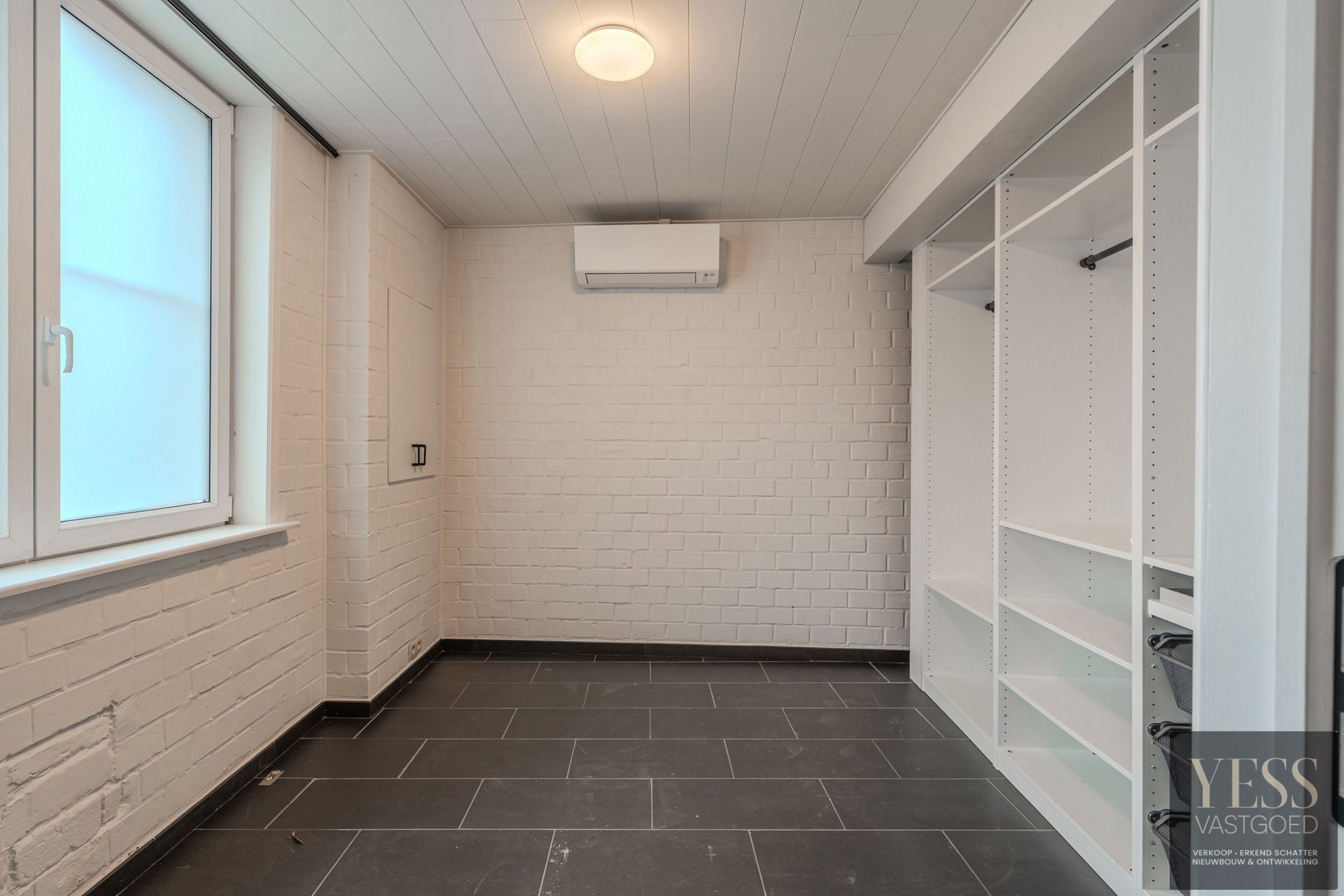 Instapklaar gelijkvloers appartement met terras/tuintje foto 8