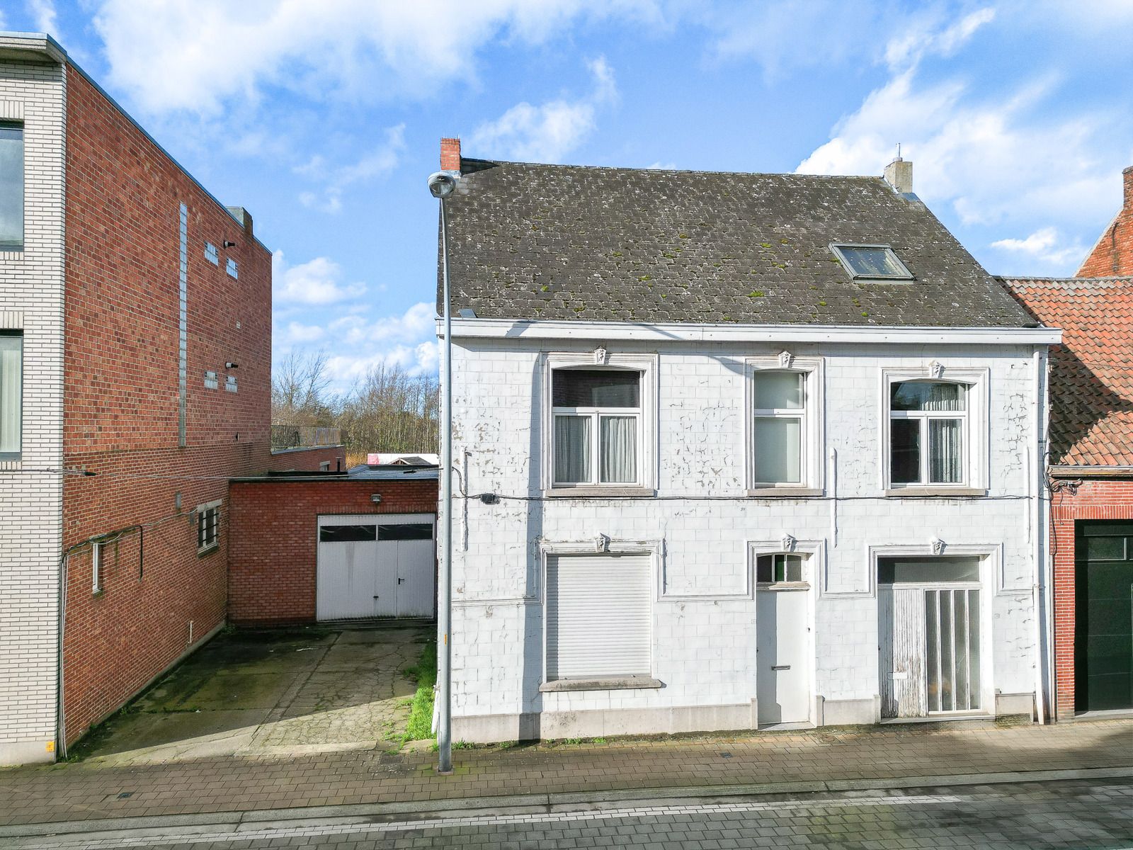 Hoofdfoto van de publicatie: Te renoveren woning met garage en tuin in centrum Londerzeel