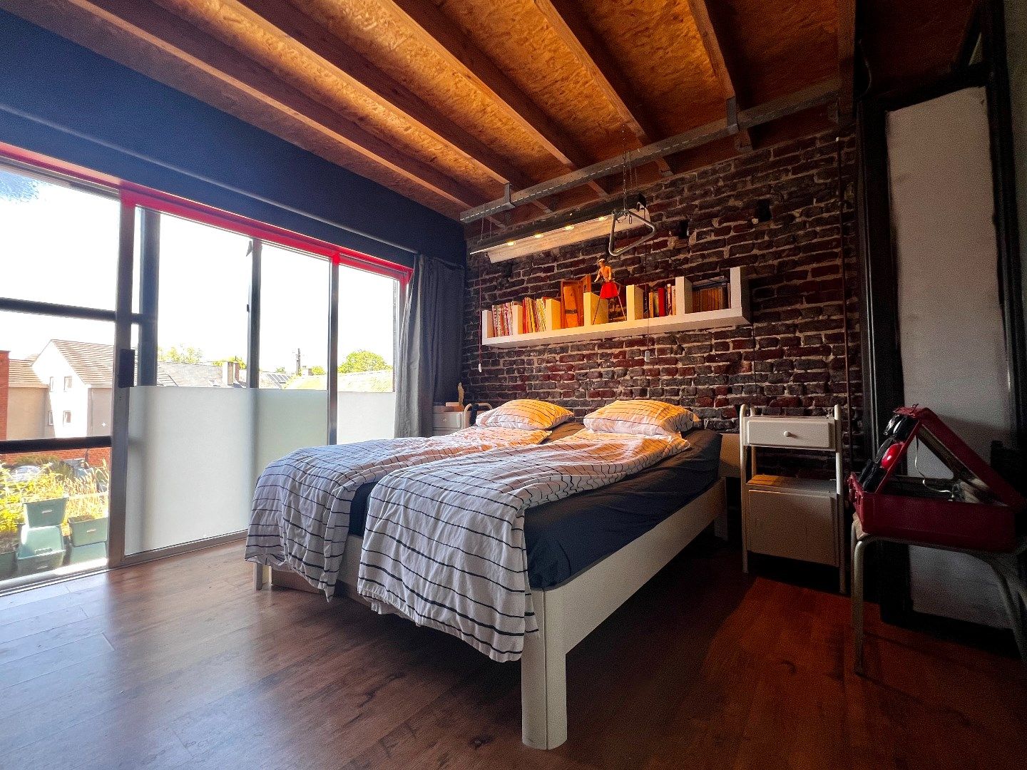 Kleurrijk, karaktervol en compleet uniek huis te koop pal in het centrum te Heule! foto 33