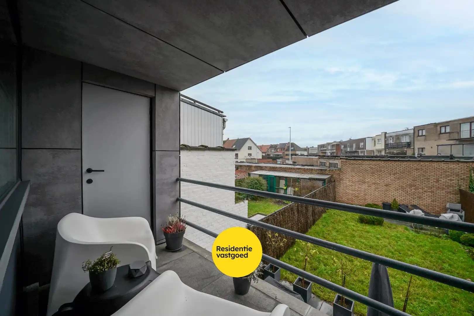 Ruime bel-étage woning met tuin en garage op rustige ligging te Bredene foto 12