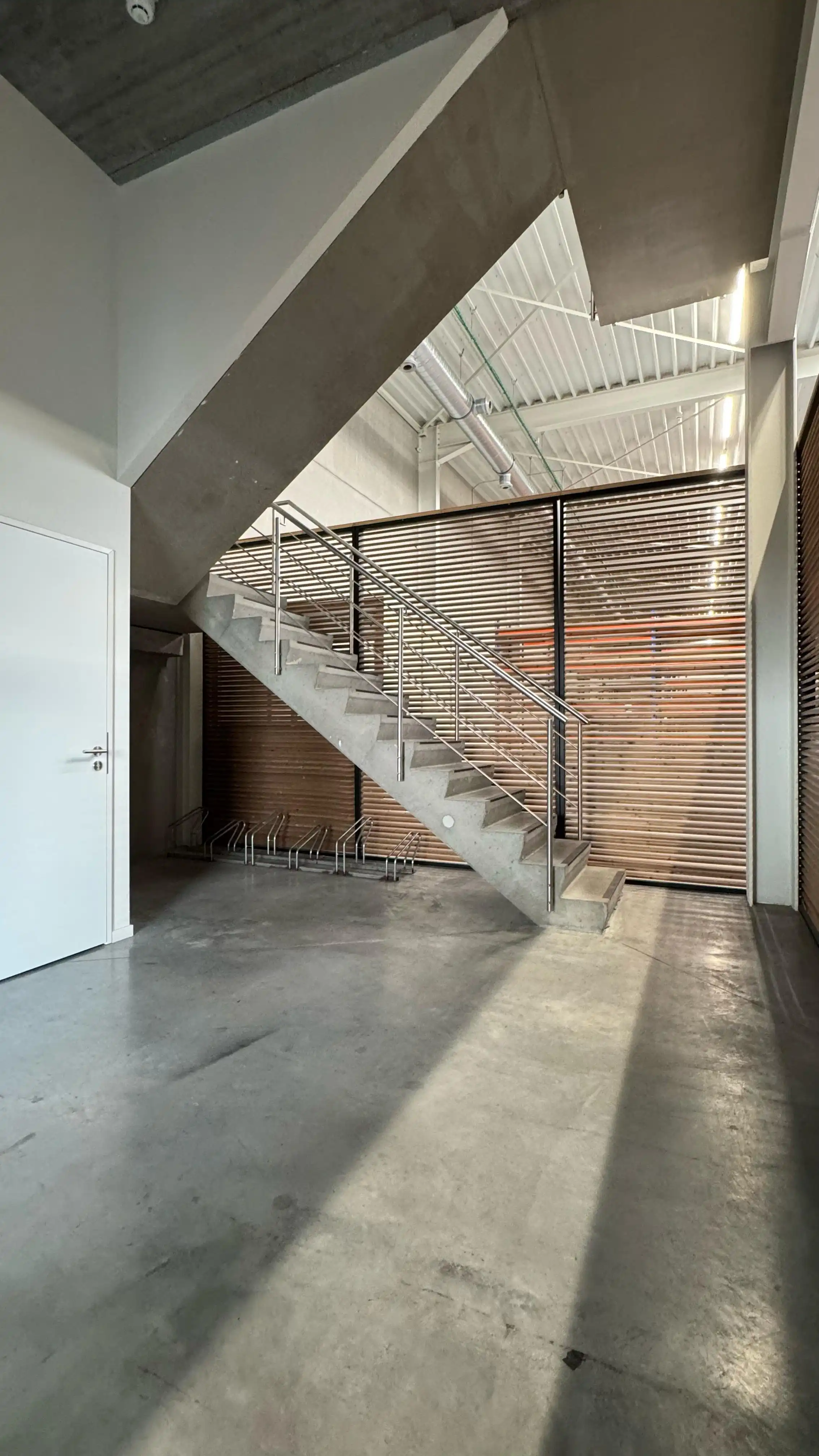 Standingvol bedrijfsgebouw foto 7