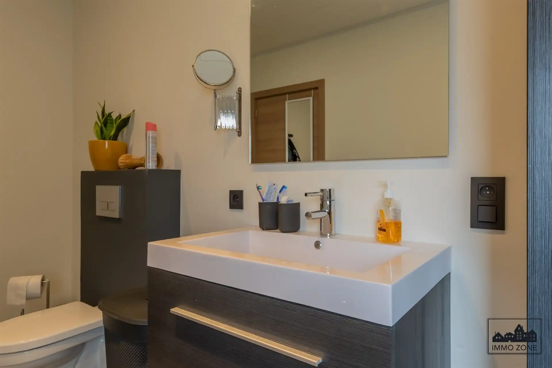 Gunstig gelegen recente 2 slaapkamerwoning met terras. foto 9