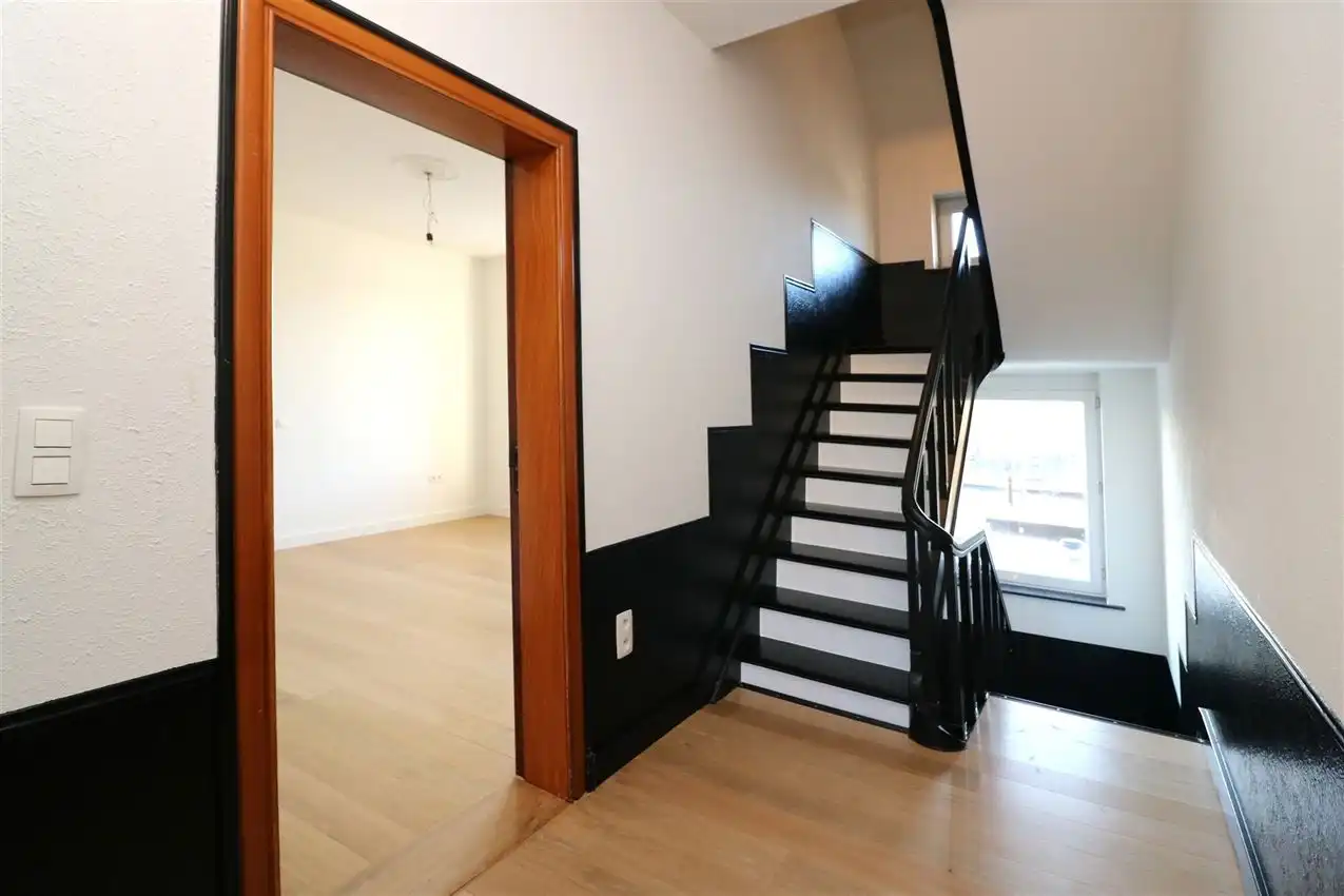 Vernieuwde, karatervolle woning met 4 slpk nabij station foto 30