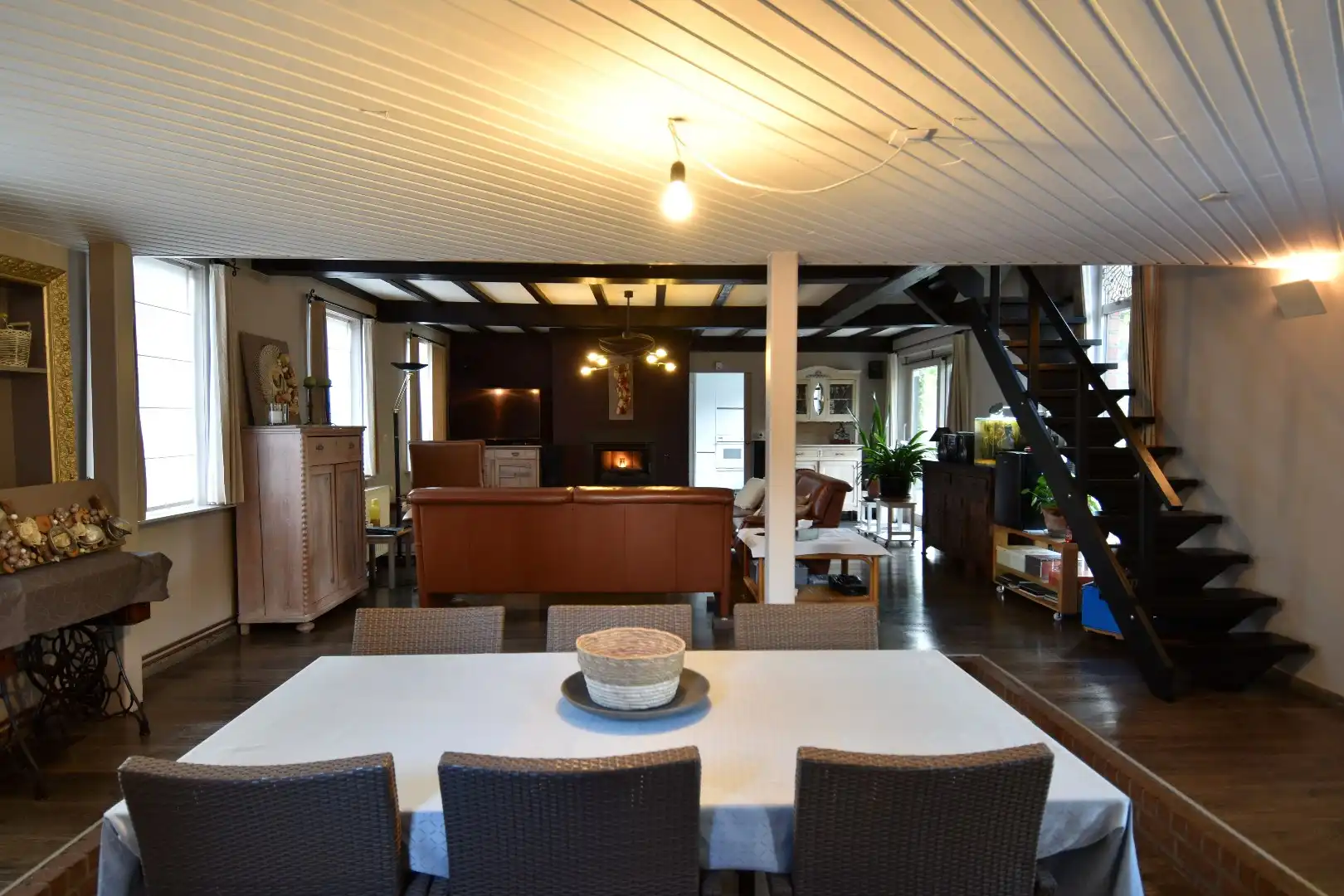 Charmante woning met 3 slaapkamers, 2 garages en een zalige tuin te koop in Gullegem! foto 8