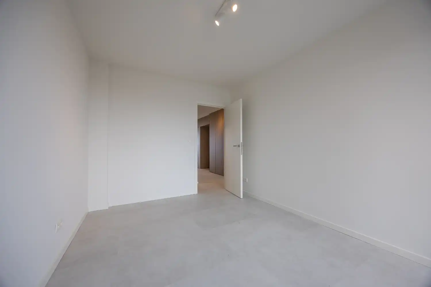 Gerenoveerd 2-slaapkamerappartement met frontaal zeezicht foto 21