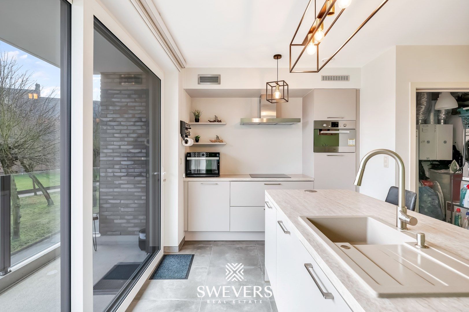 Modern, instapklaar appartement met balkon en terras op rustige locatie in Heppen foto 11