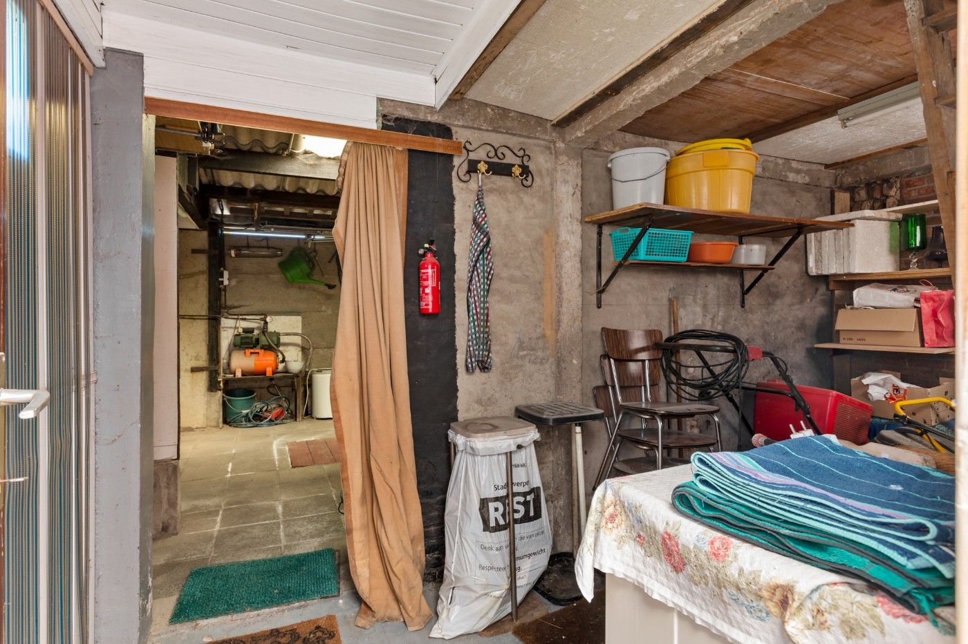 Tof gelegen, te renoveren woning met 2 slpk., garage en tuin foto 9