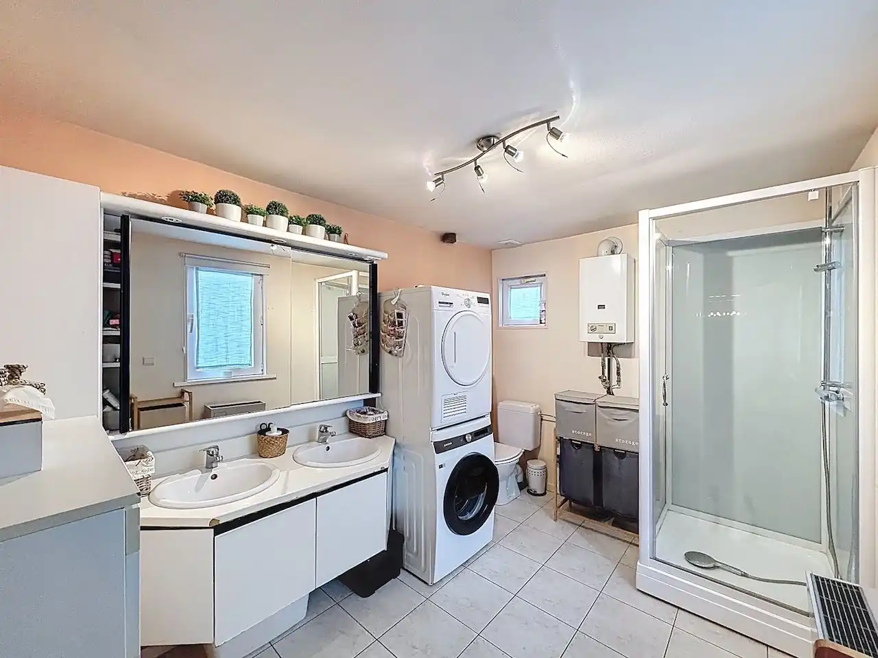 Charmante rijwoning met grote tuin en garage inhuis foto 11