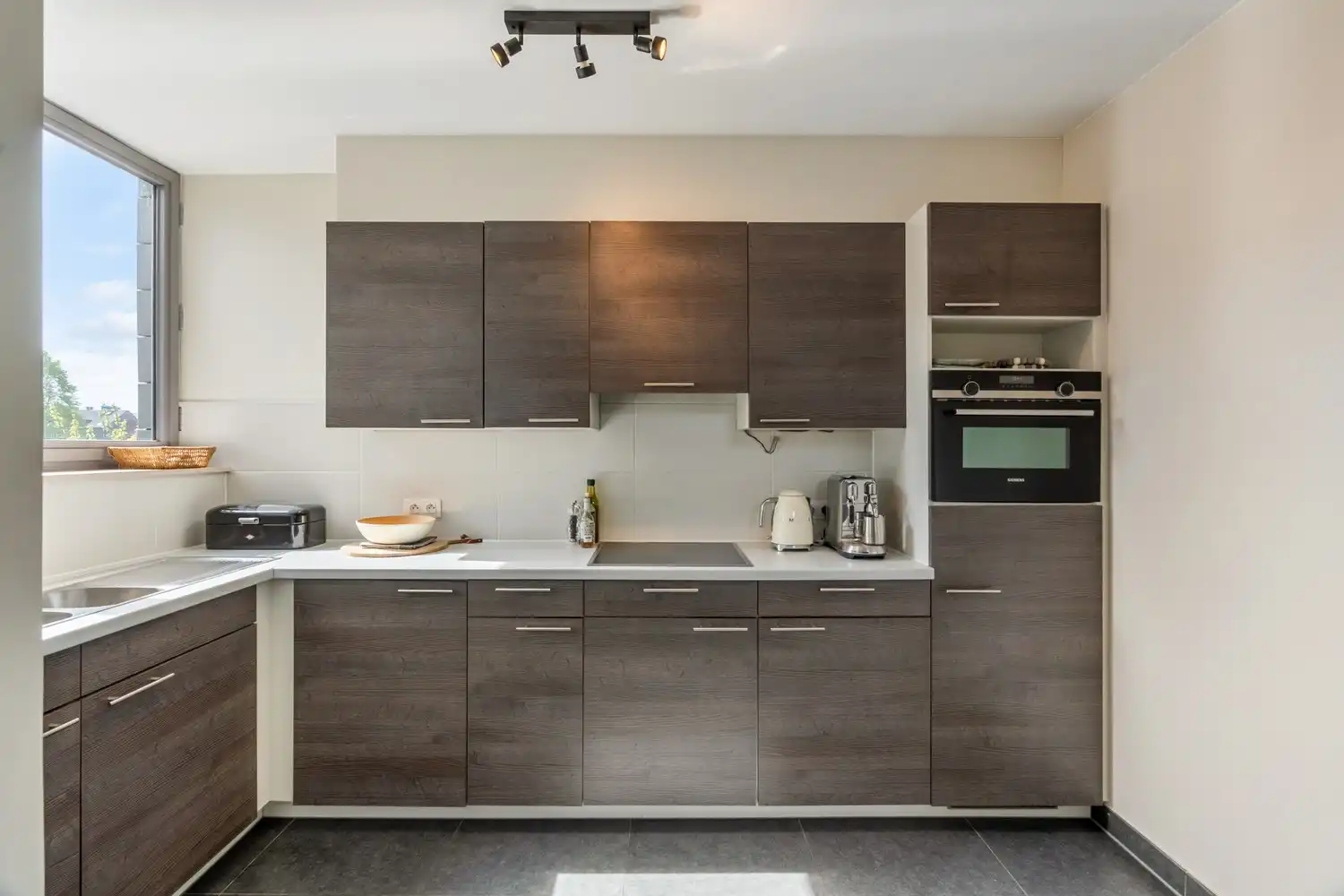 Goed gelegen en lichtrijk appartement met 2 slaapkamers, een terras en een autostaanplaats te centrum Leuven! foto 8