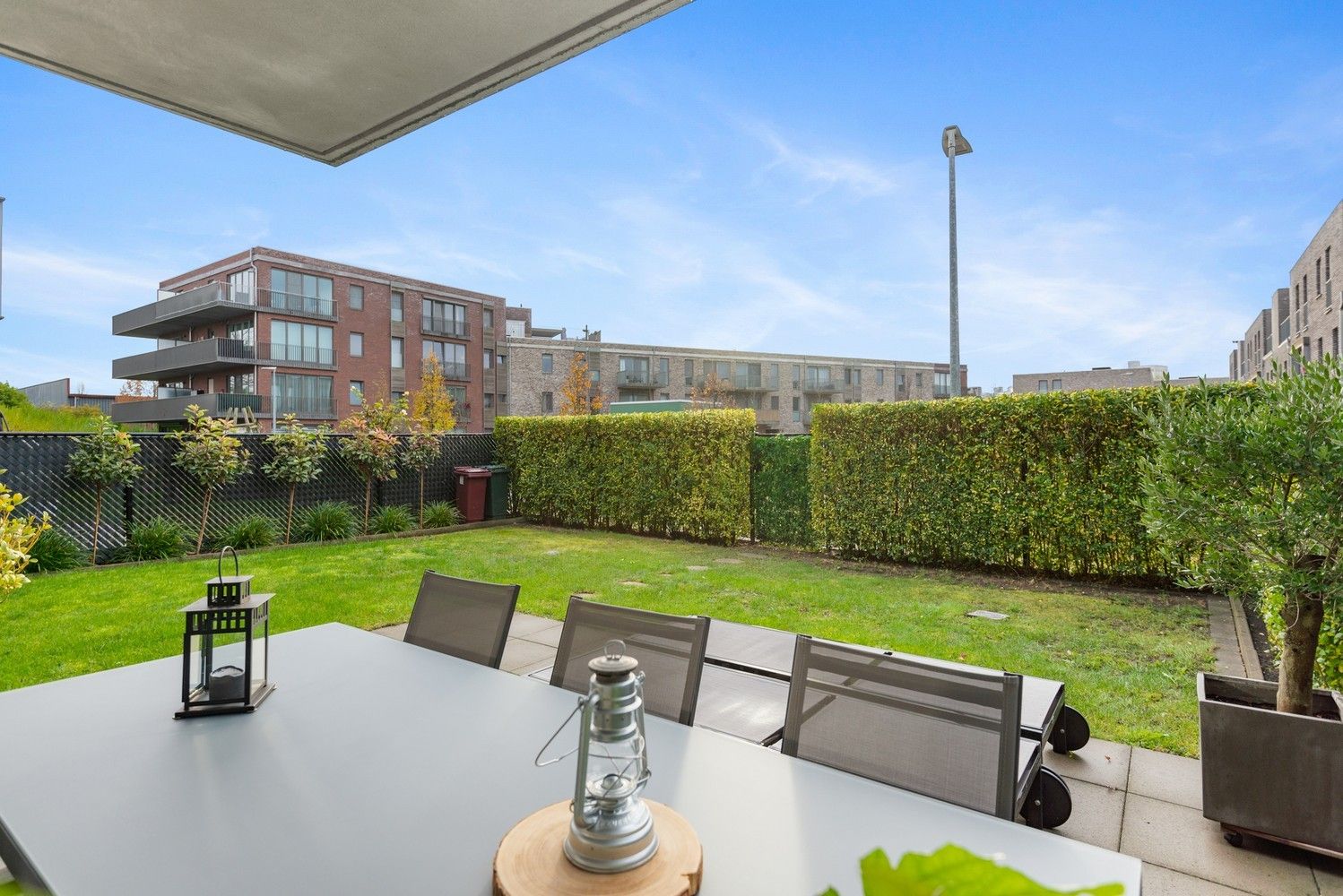 Recent gelijkvloers appartement met 2 slpks, grote tuin & autostaanplaats in Schoten! foto {{pictureIndex}}