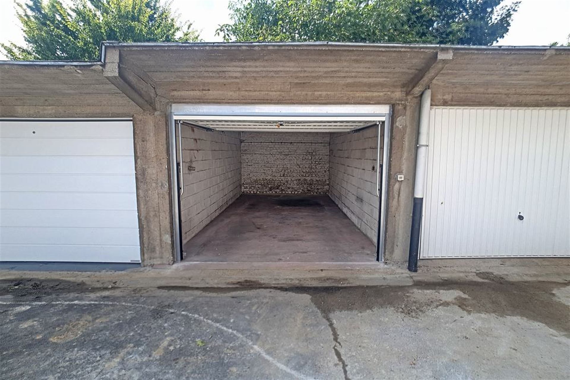 Garagebox foto {{pictureIndex}}