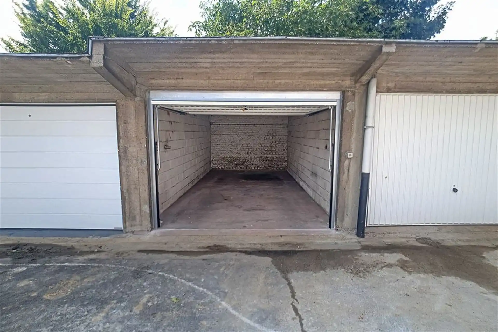 Garagebox foto {{pictureIndex}}