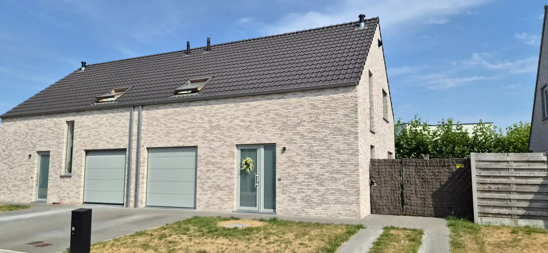 Rumbeke: ruime nieuwbouwwoning met 3 slpk foto {{pictureIndex}}