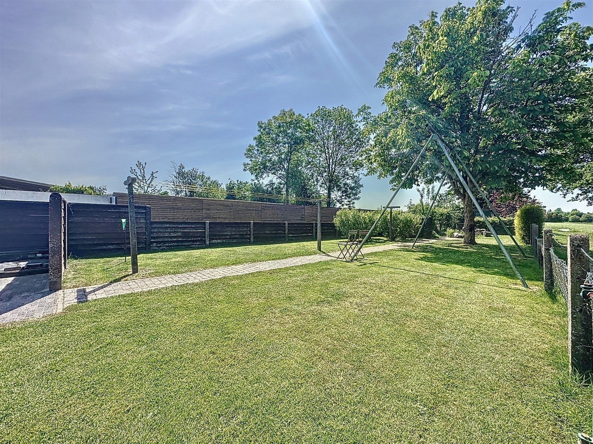 Prachtige open bebouwing met 4 slaapkamers en garage op perceel van 946m² foto 5