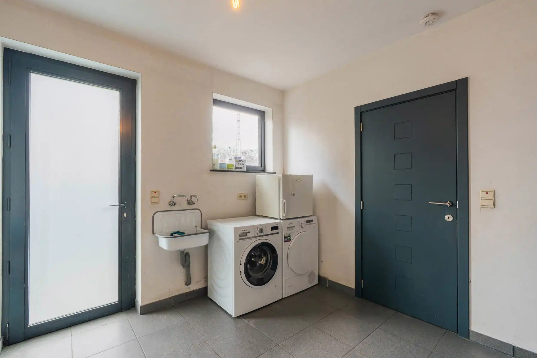 Ruime en moderne open bebouwing met prachtige tuin foto 14