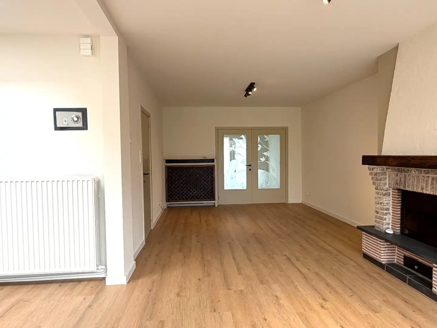 Gerenoveerde gezinswoning met 3 slaapkamers, tuin en garage. foto 8