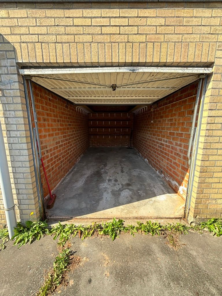 immo DAVID stelt voor: gesloten garagebox van 16m² foto 1