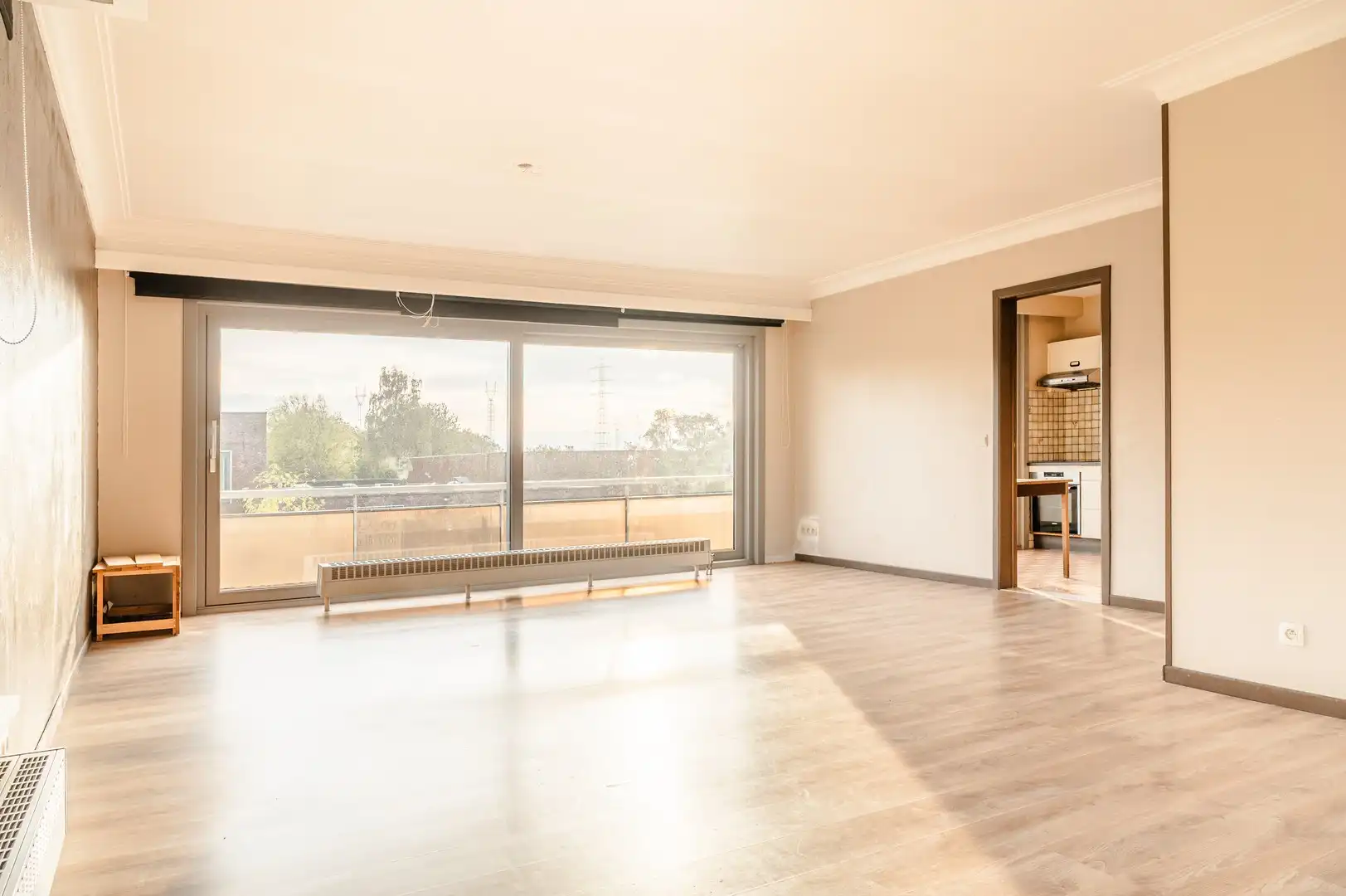 Ruim en lichtrijk appartement met garage foto 4