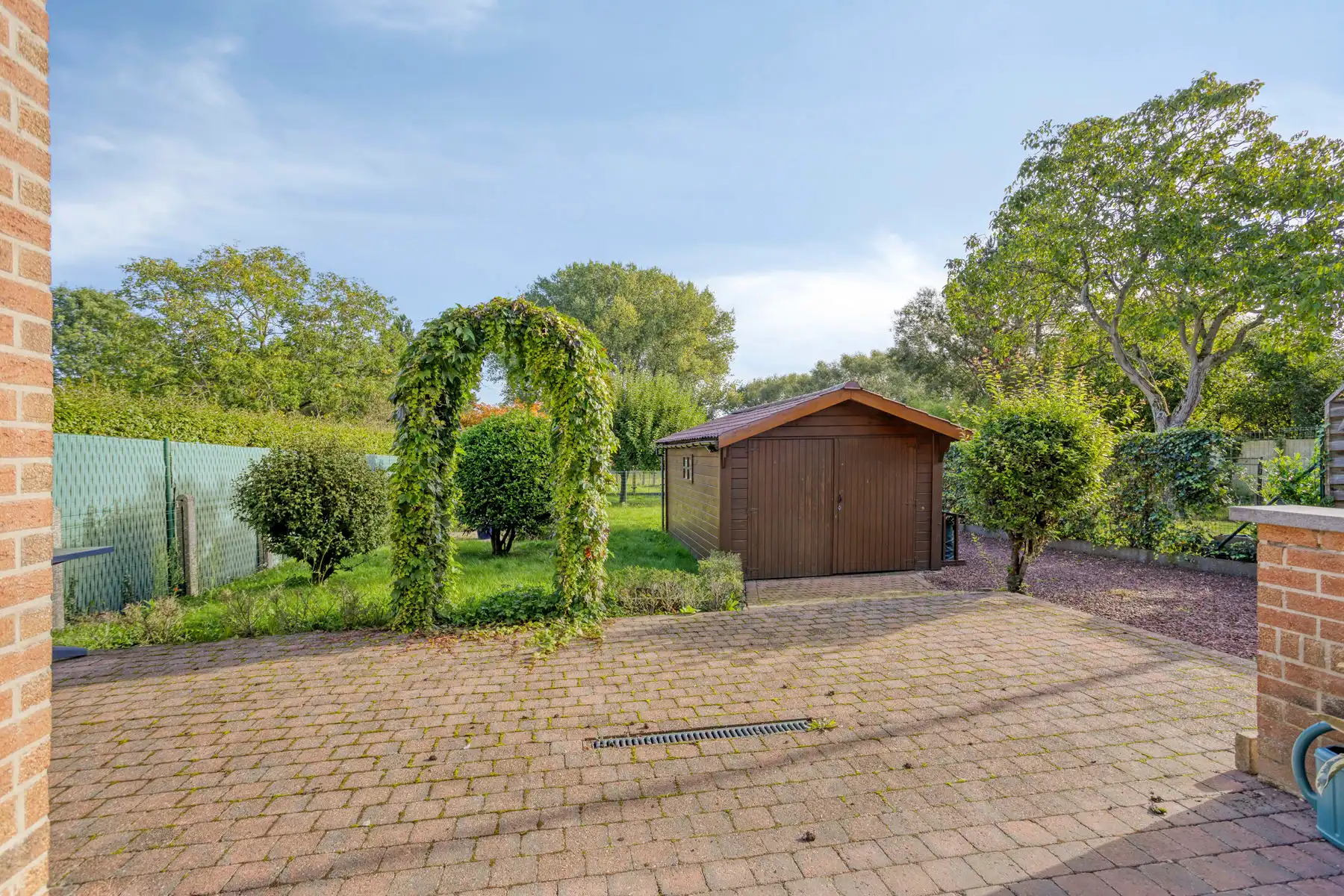 Half open bebouwing met 3 slaapkamers, garage en ruime tuin! foto 20