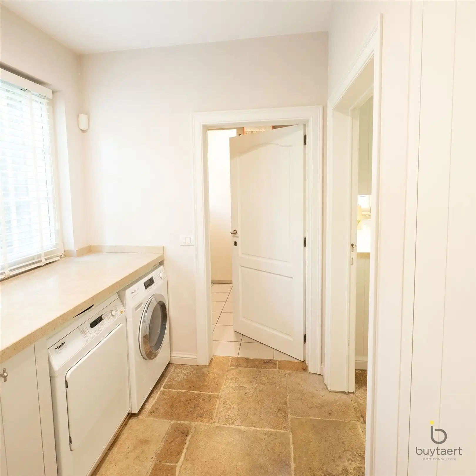 EXCLUSIEF: stijlvolle villa met een tijdloze inrichting op een toplocatie te Schilde! foto 32