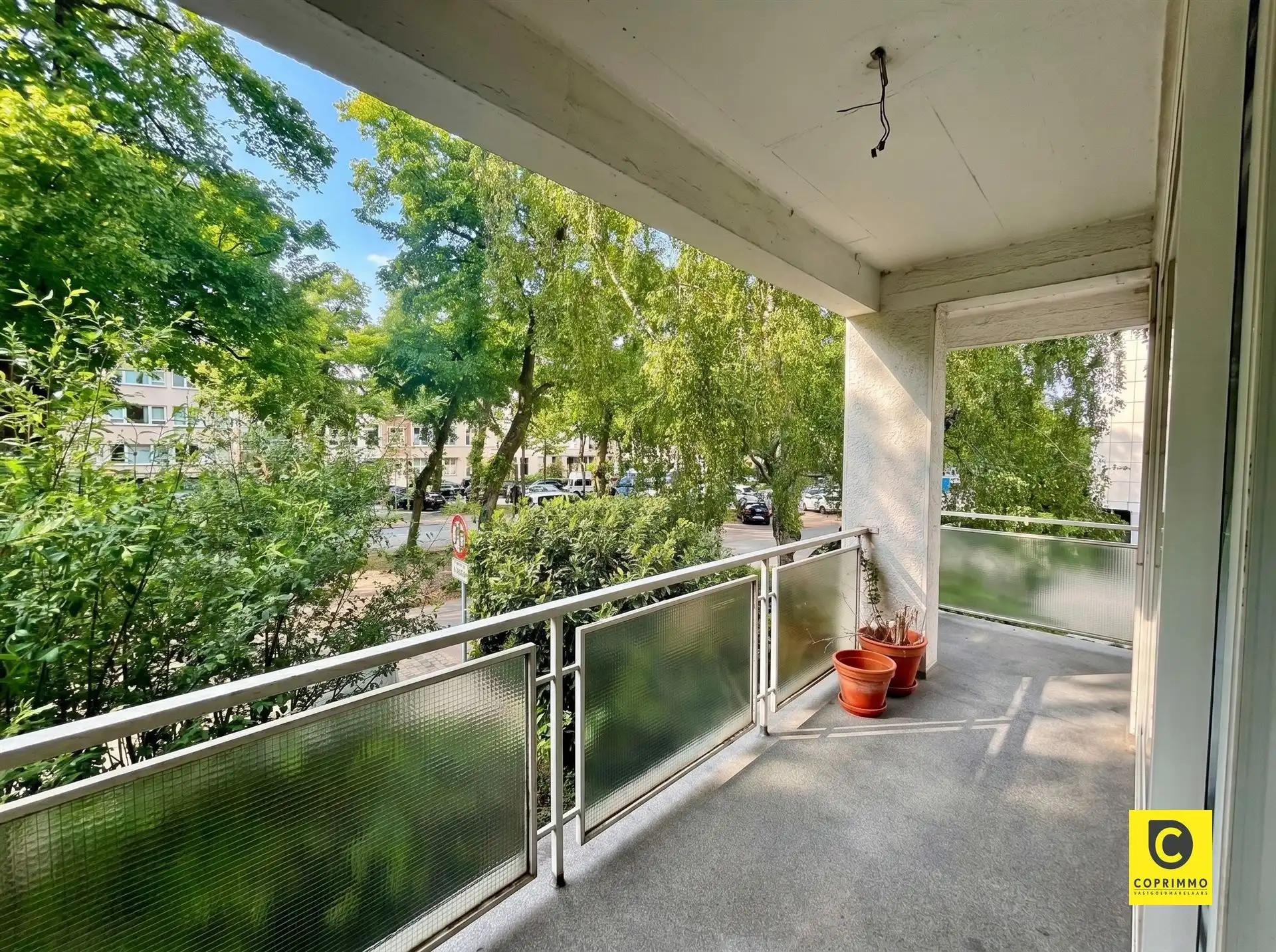 Instapklaar 3 slaapkamer appartement met zonnig terras, kelder en fietsenberging foto 6