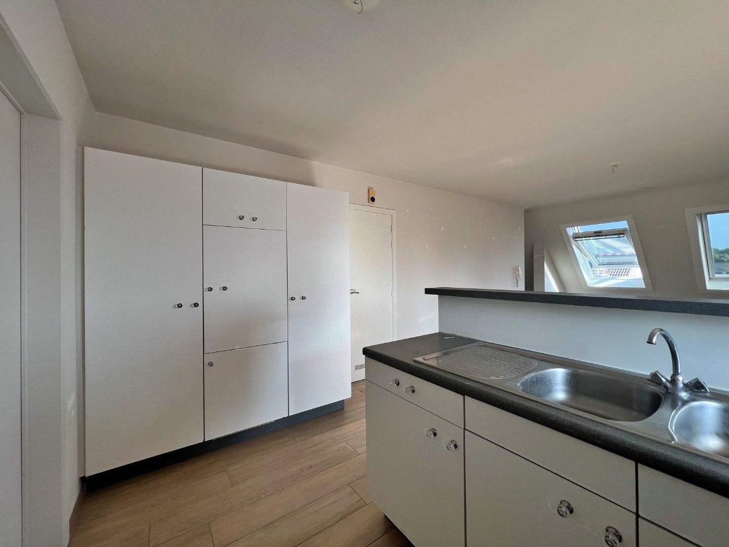 Centraal gelegen en energiezuinig appartement in Lovendegem foto 7