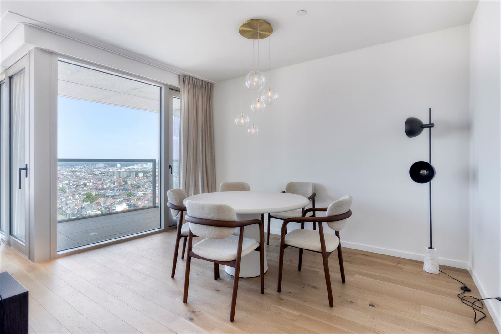 ANTWERP TOWER: SKY IS THE LIMIT 19de verdiep  foto 7