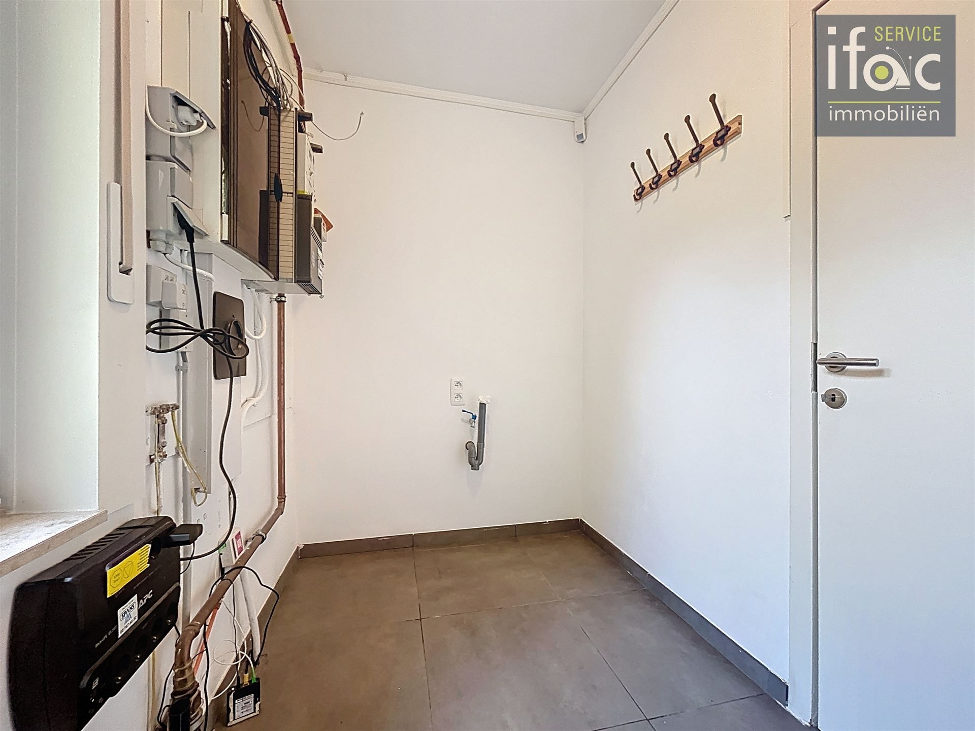 Uitstekend gelegen woning met 4 slaapkamers en 2 badkamers foto 17