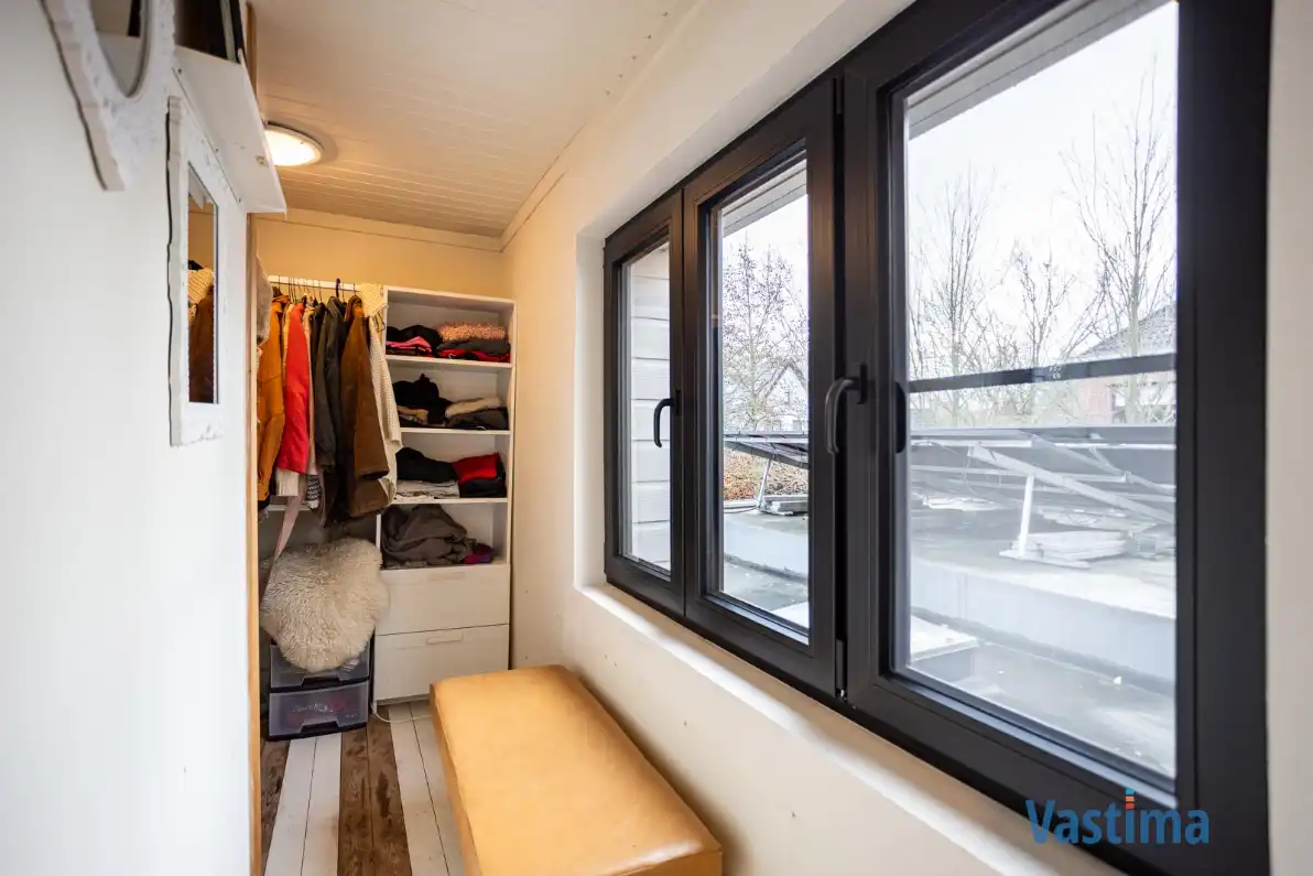 Super energiezuinige gezinswoning met tuin in hartje Nieuwerkerken foto 13