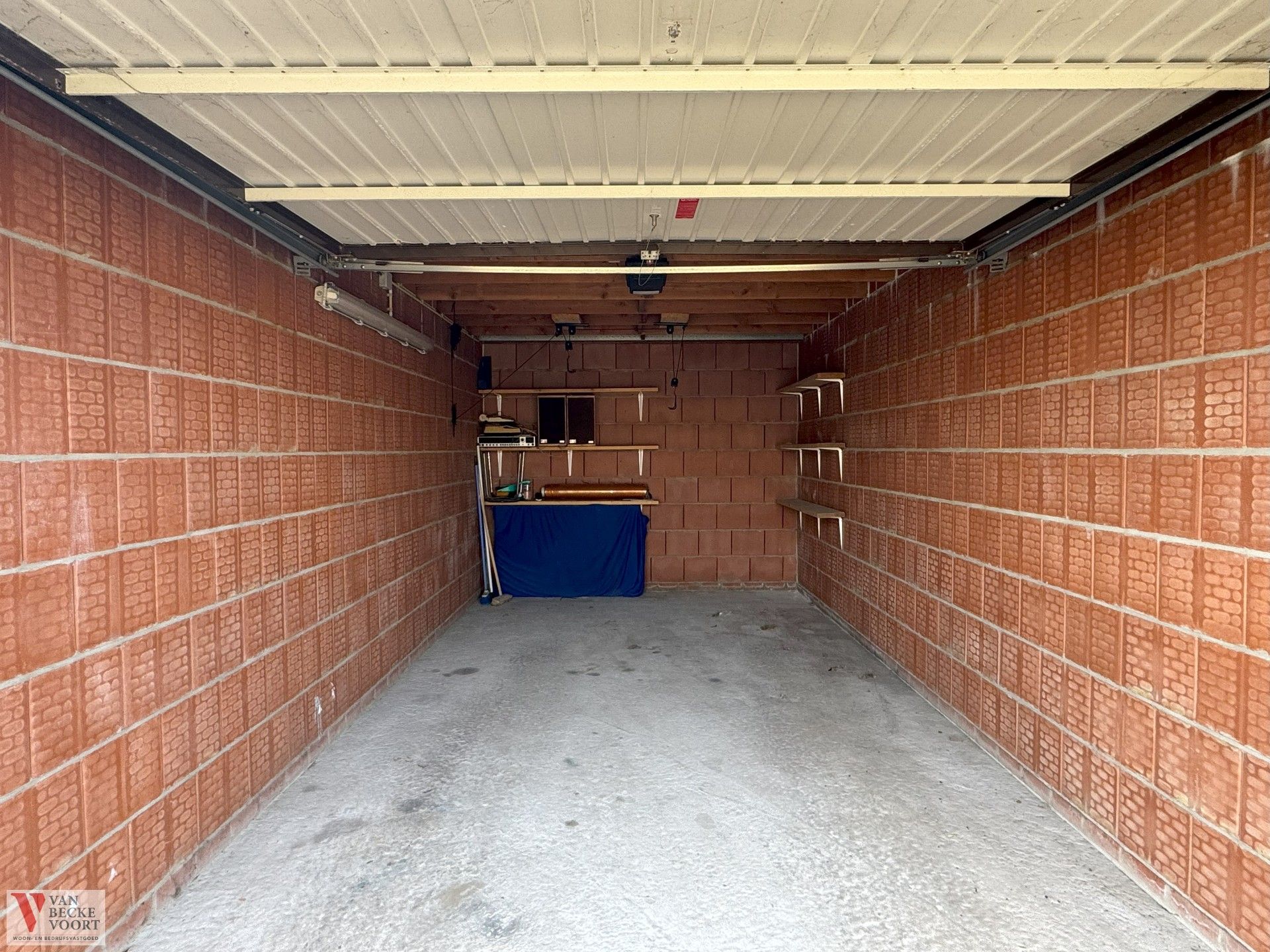 Garagebox 17m² in centrum Bredene foto 3