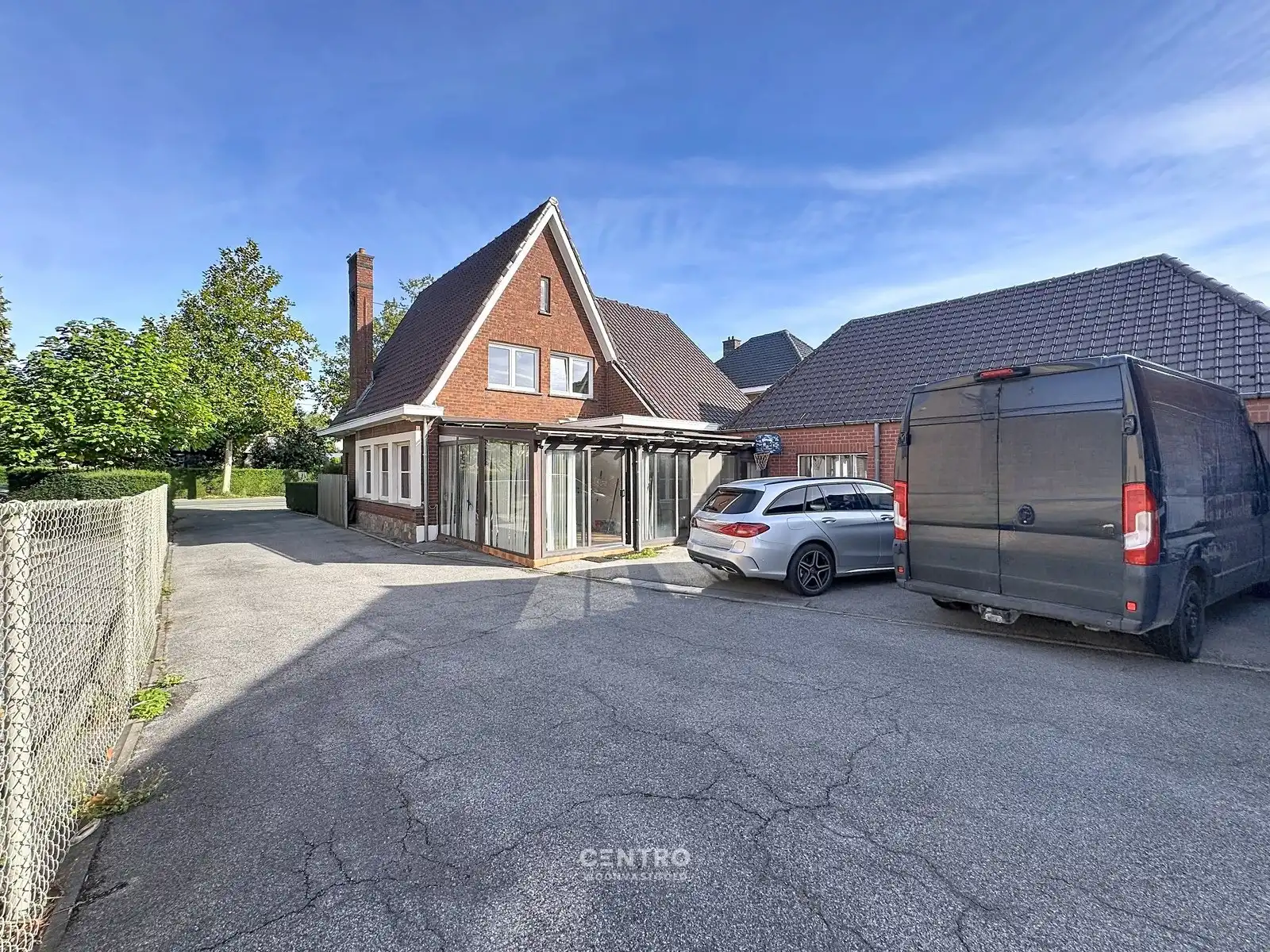 Instapklare woning met 4/5 slpks en RUIME polyvalente ruimte/magazijn (circa 700m²)! foto 19
