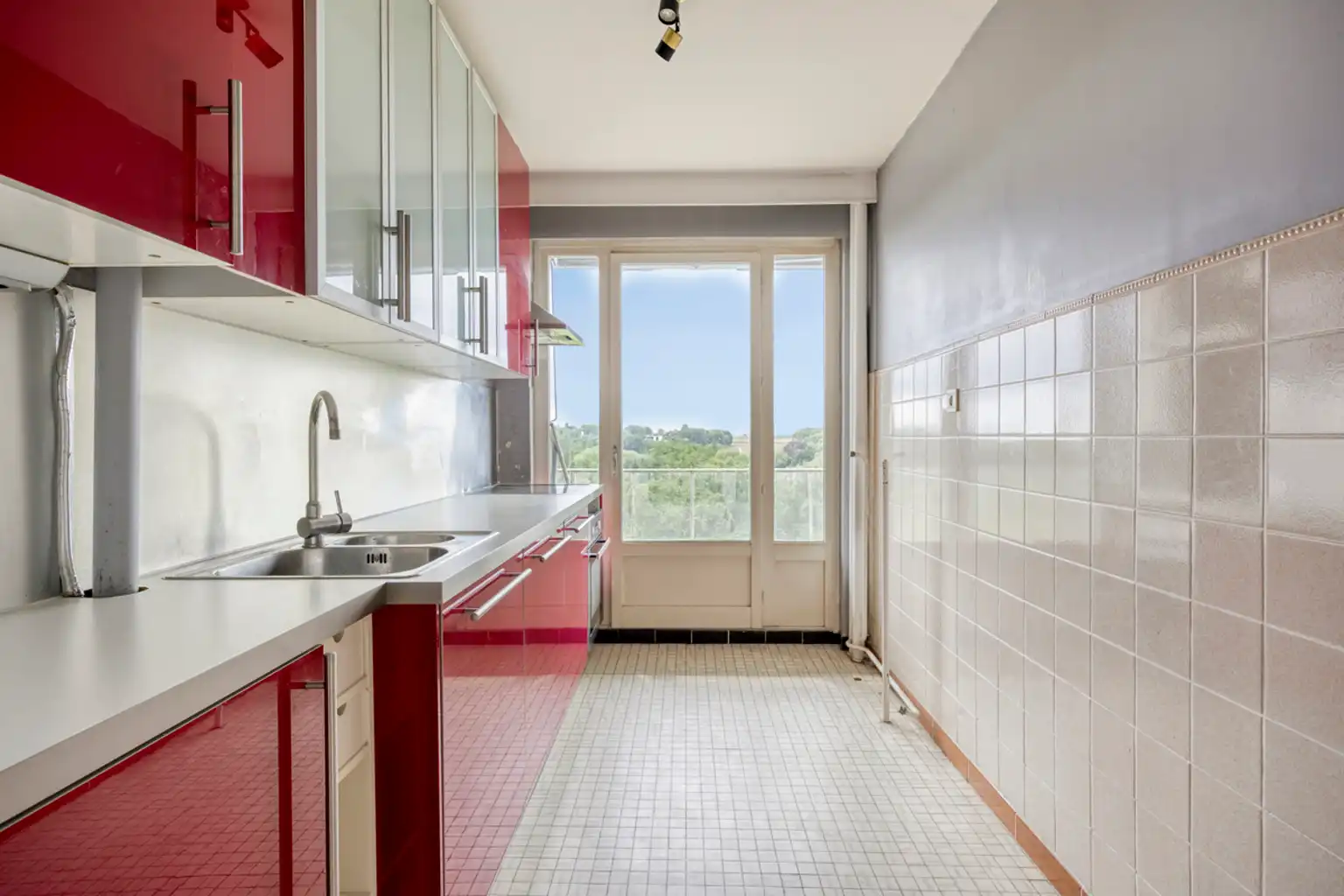 Lichtrijk appartement met open zicht, op te frissen foto 6