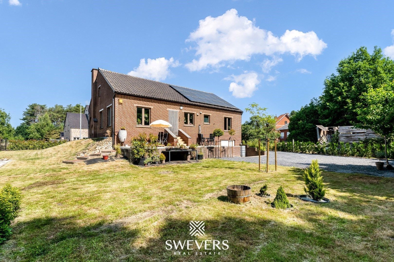 Ruime gezinswoning met zonnepanelen, kelder en zonnige tuin op topligging foto 29