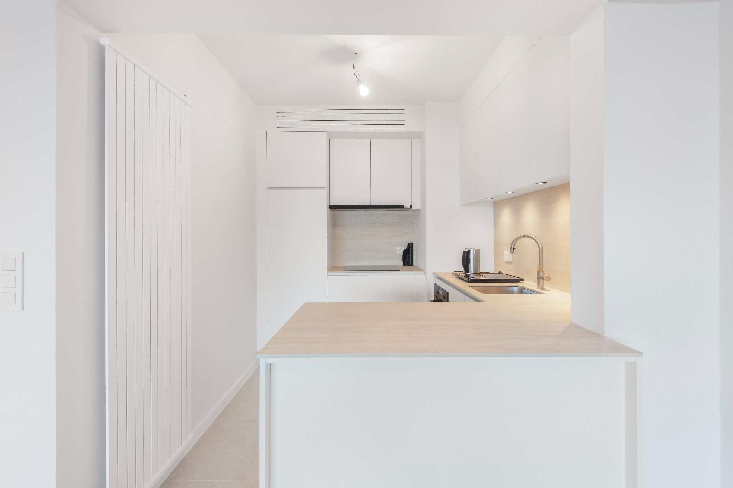 Ongemeubeld appartement op de Zeedijk ter hoogte van het Lichttorenplein foto 8