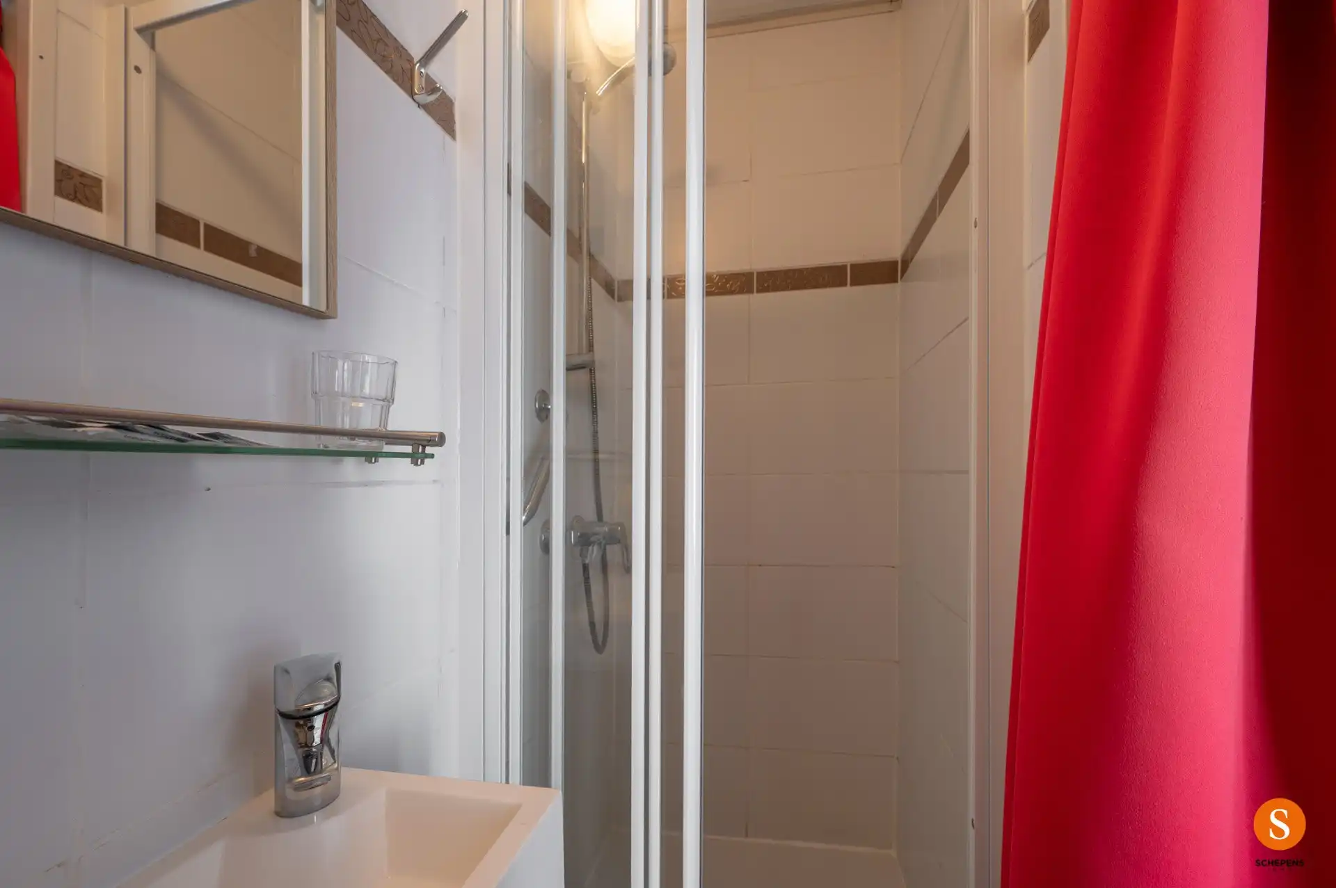 TE KOOP – Verhuurde B&B met 7 kamers én privé-woonst voor uitbaters in hartje De Haan. foto 14