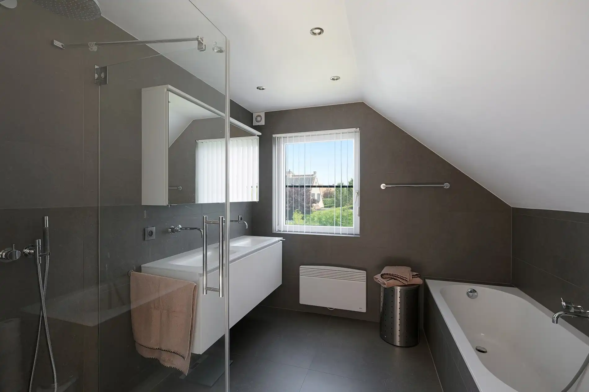 Residentieel gelegen villa goed gelegen te Knokke foto 24