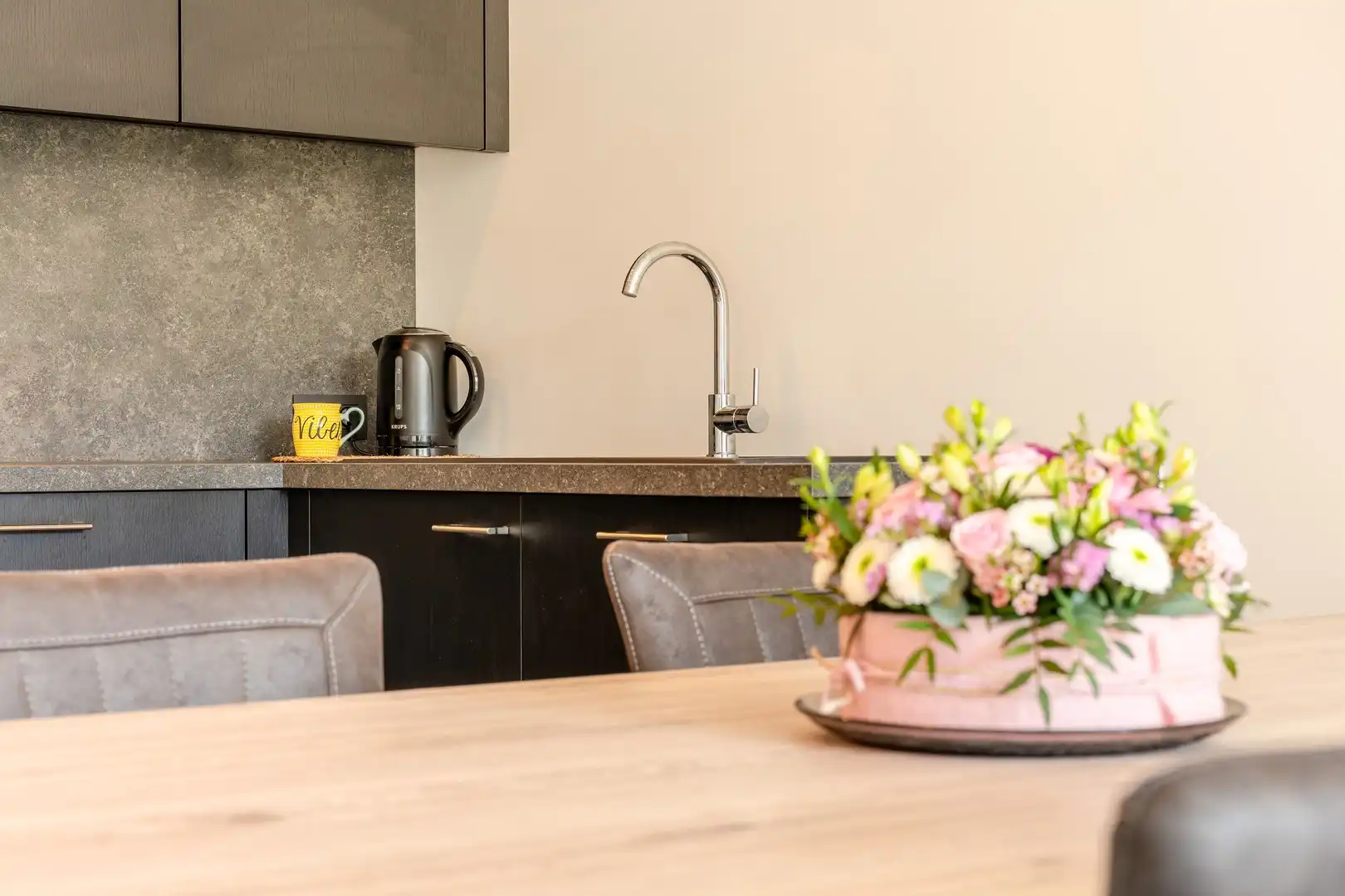 INSTAPKLAAR GELIJKVLOERS APPARTEMENT MET ZUIDTUIN & GARAGE foto 9